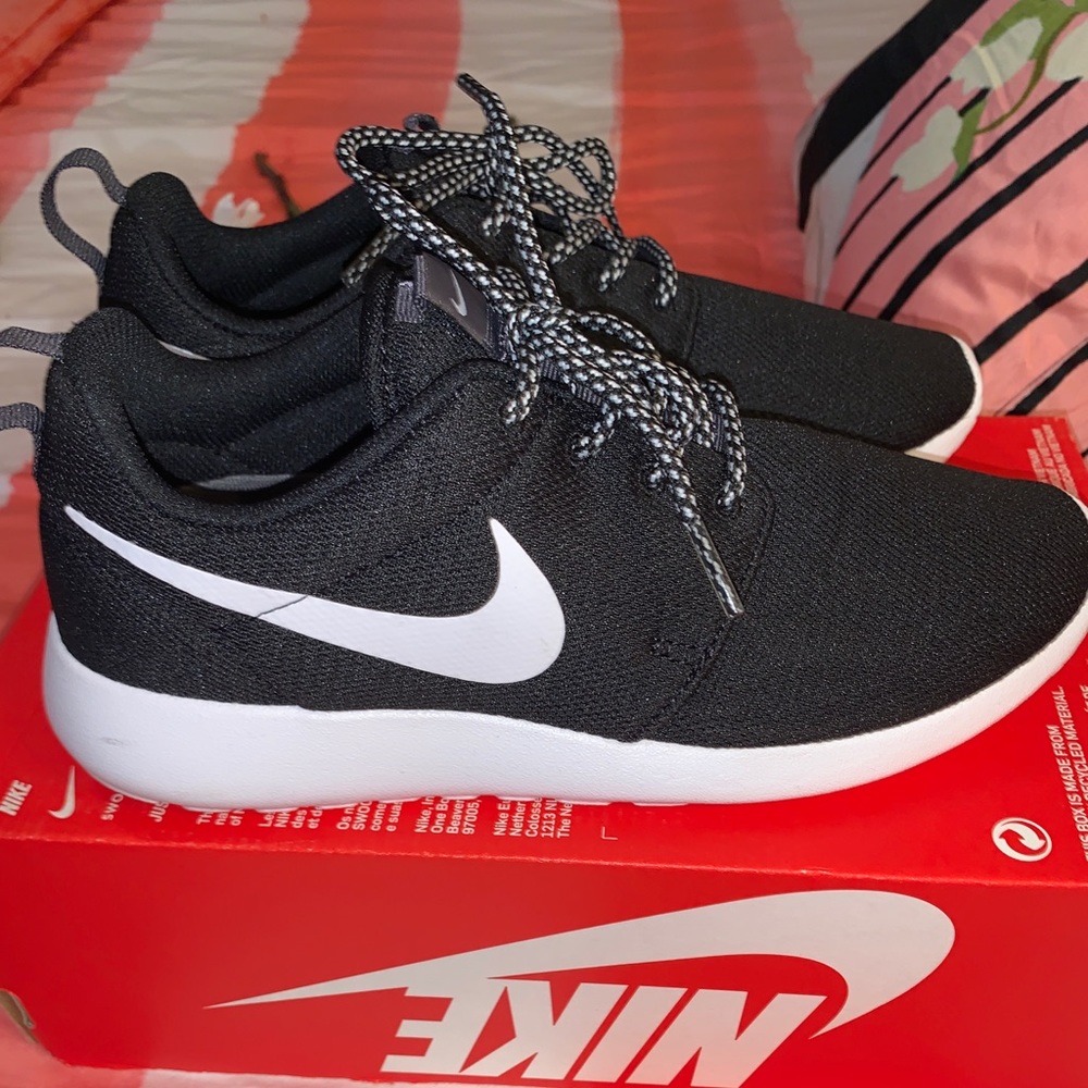 Nike Roche size 8